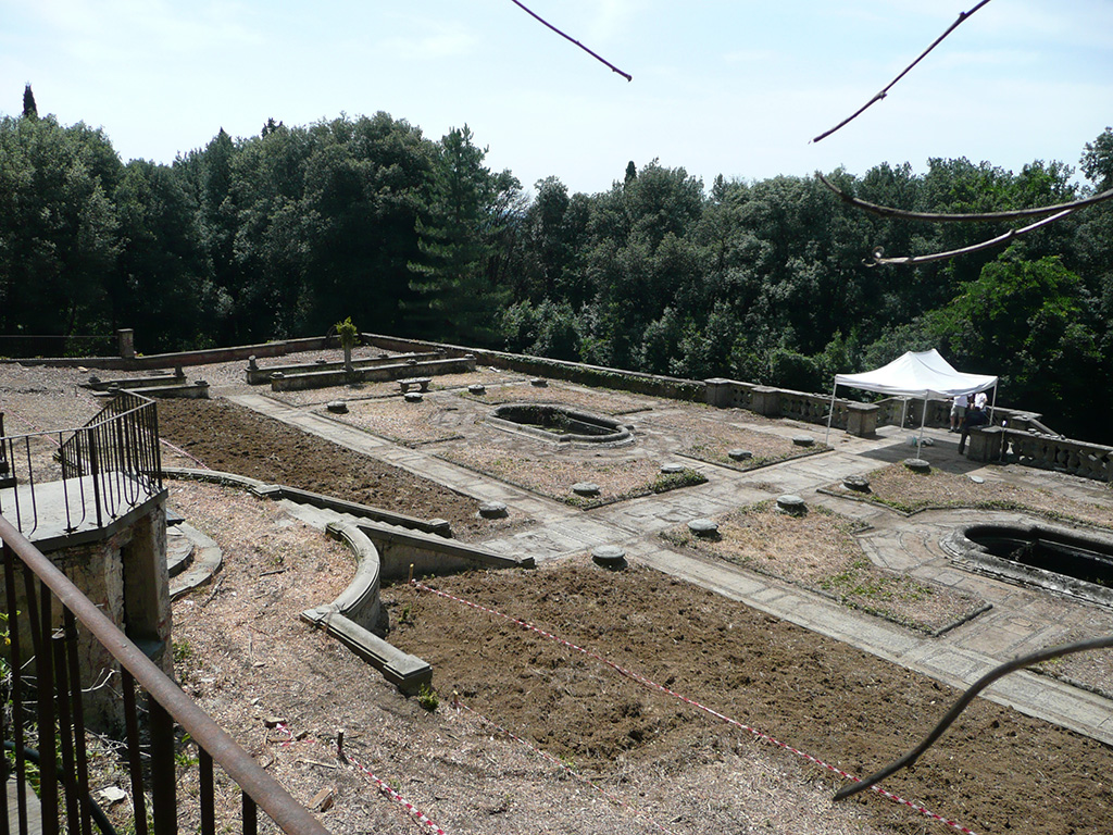 Realizzazione giardini lavori in corso al Salviatino