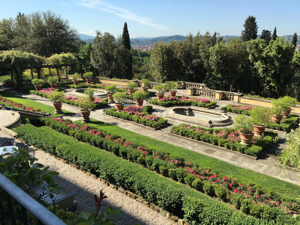 Ristrutturazione di giardino all'italiana in villa di pregio storico a Firenze
